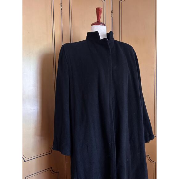 Vintage cashmere coat in black by Regency, size 14 - Picture 8 of 10